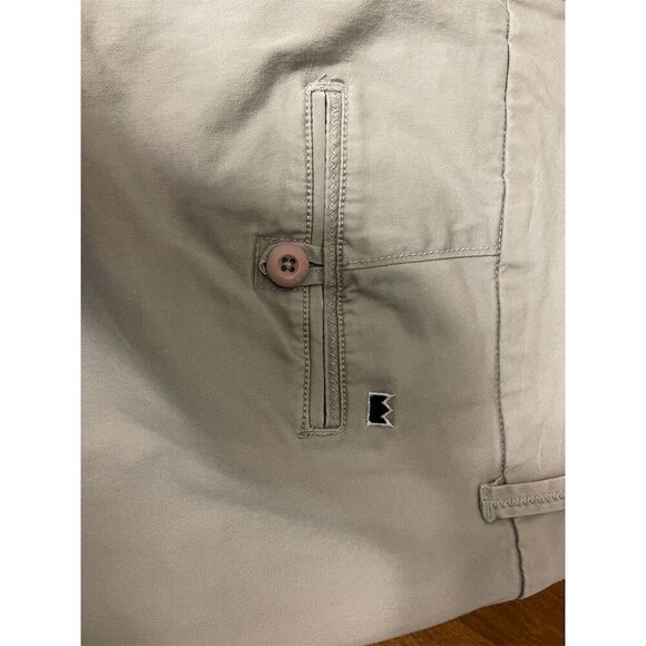 Sold Crown & Ivy Women's Beige Chino Shorts Size 16 Classic Fit - Picture 4 of 7